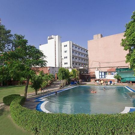 Hotel Atithi Agra  Bagian luar foto