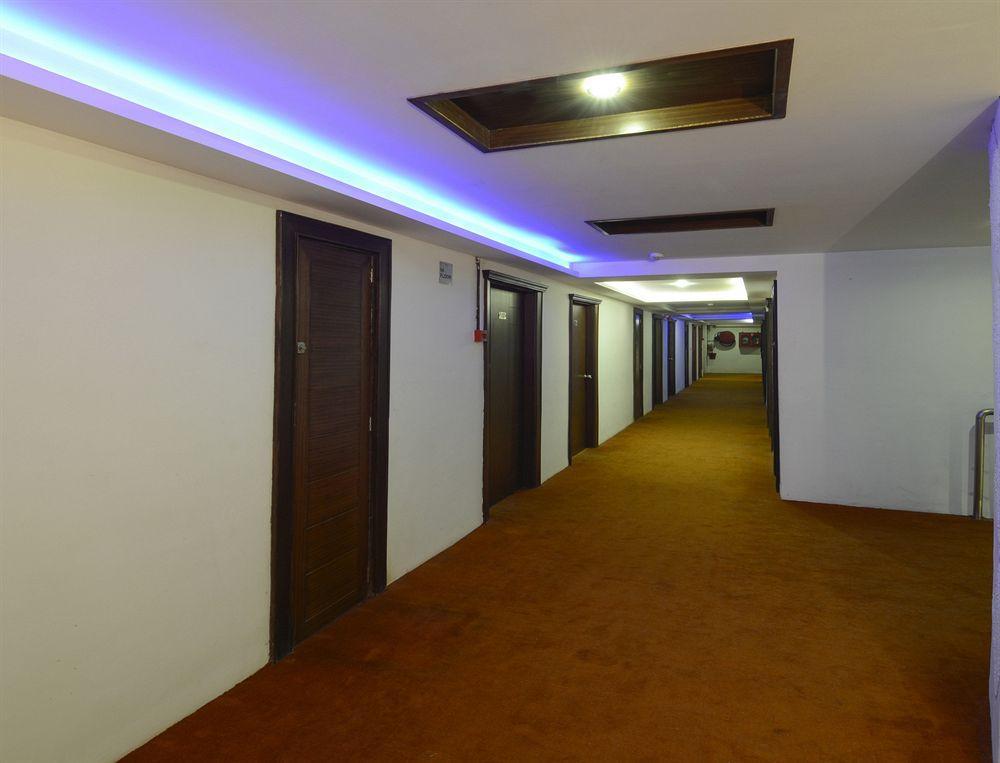 Hotel Atithi Agra  Bagian luar foto