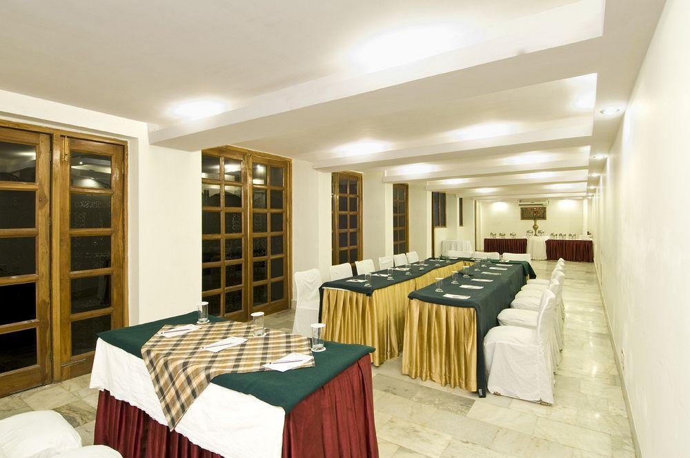 Hotel Atithi Agra  Bagian luar foto