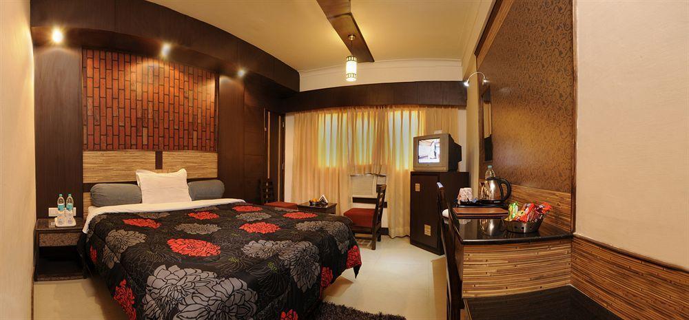 Hotel Atithi Agra  Bagian luar foto