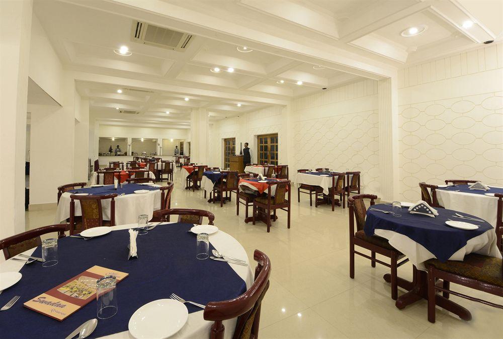 Hotel Atithi Agra  Bagian luar foto